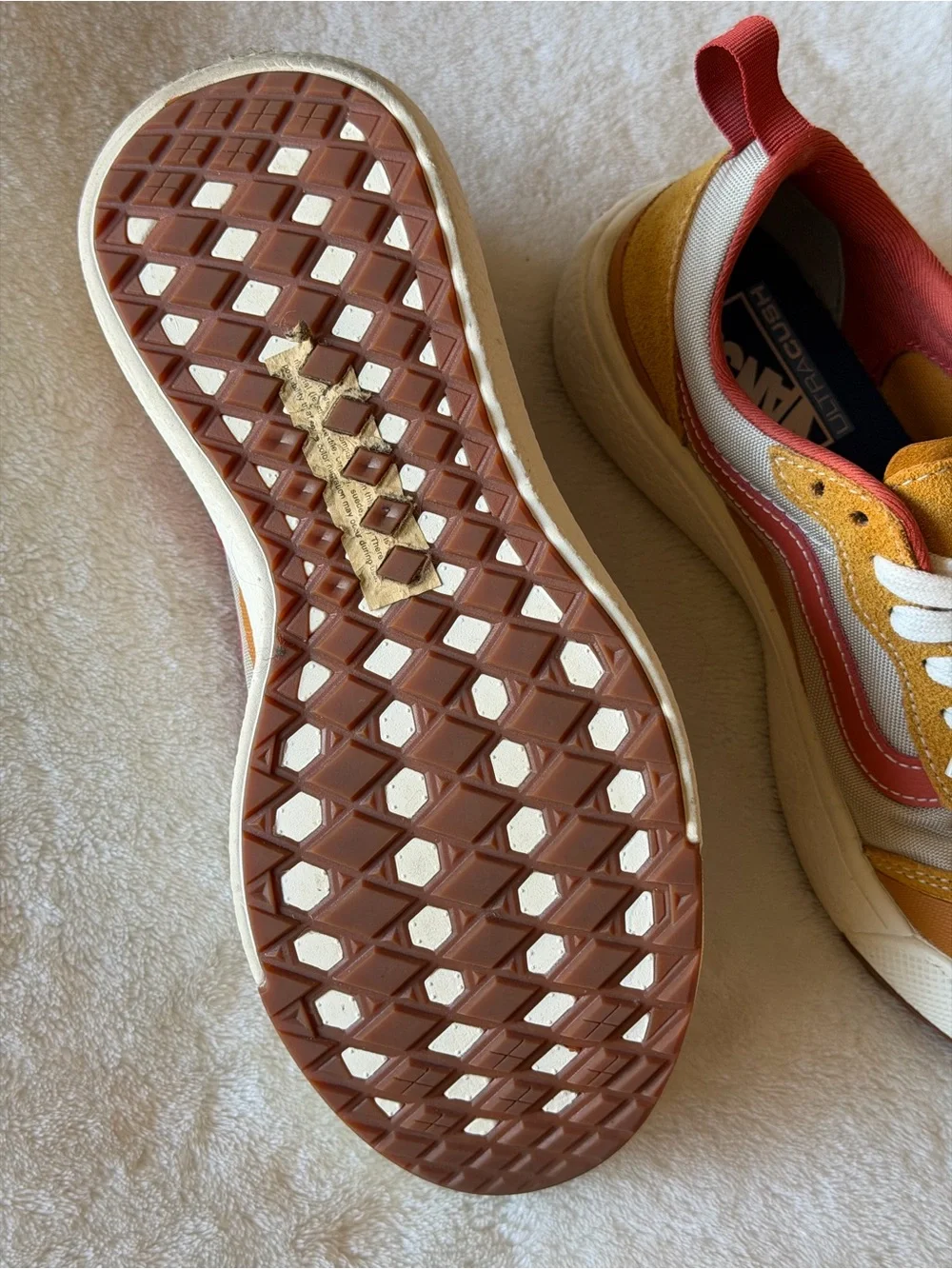 Vans Ultrarange Shoe in Mustard and Coral W8 M6.5